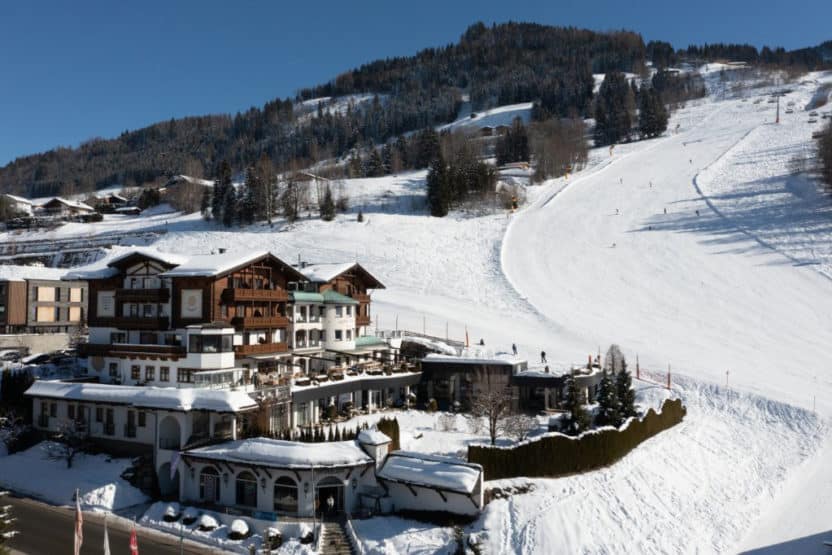 Hotelaußenansicht vom Sonnhof Alpendorf